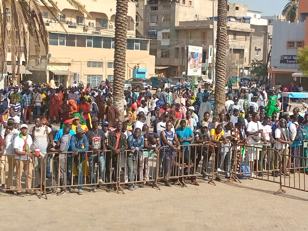 "Milliards volés" sous Macky... les premières images de la manifestation à la place de la Nation