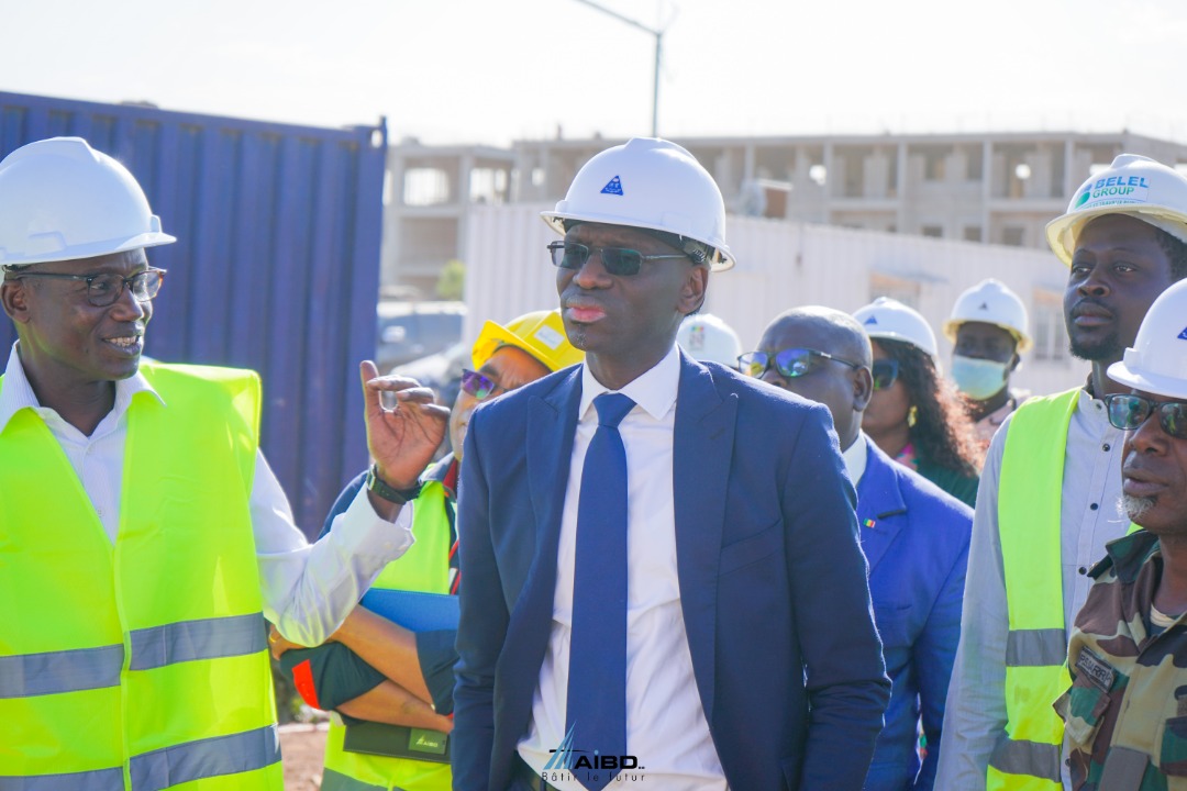 Construction d’une académie internationale des métiers de l’aviation civile a Thiès : Le DG de AIBD SA M. Abdoulaye DIEYE satisfait du niveau d’exécution des travaux.