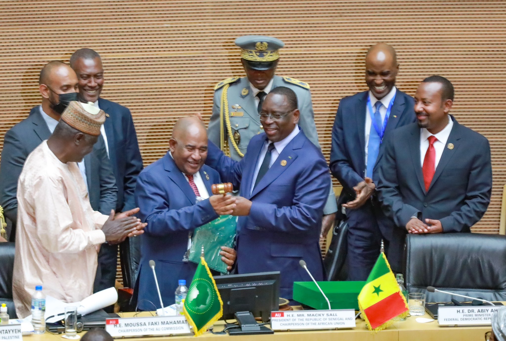 Union Africaine : Macky Sall passe le témoin à Azali Assoumani