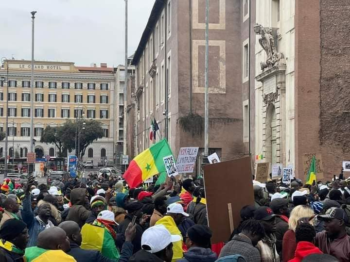 3e Candidature: Les sénégalais de Rome disent non à Macky Sall