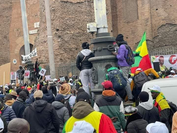 3e Candidature: Les sénégalais de Rome disent non à Macky Sall