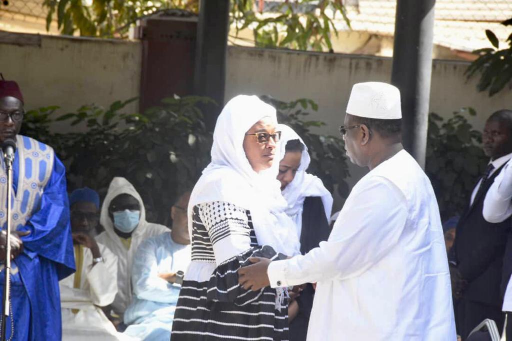 Macky Sall  à la levée du corps de Ibrahima SENE: «il était utile à la cause qu’il défendait...»