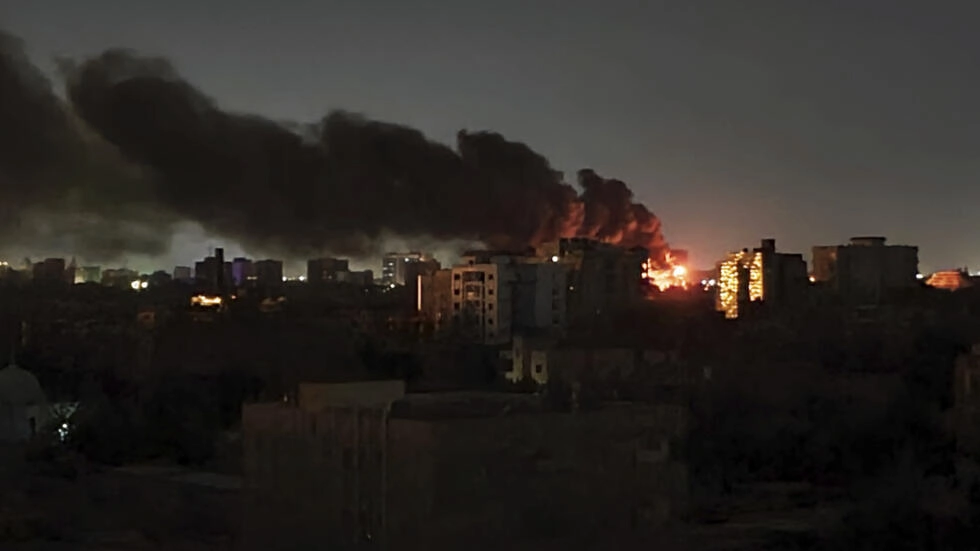 Soudan: à Khartoum, les combats font fuir les habitants de la capitale