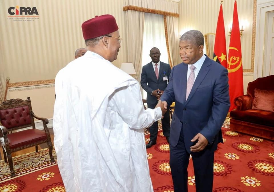 Angola : l'ancien Président nigérien, Mahamadou Issoufou reçu par le Chef de l'Etat