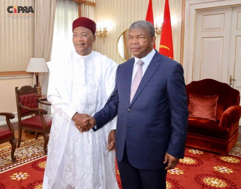 Angola : l'ancien Président nigérien, Mahamadou Issoufou reçu par le Chef de l'Etat