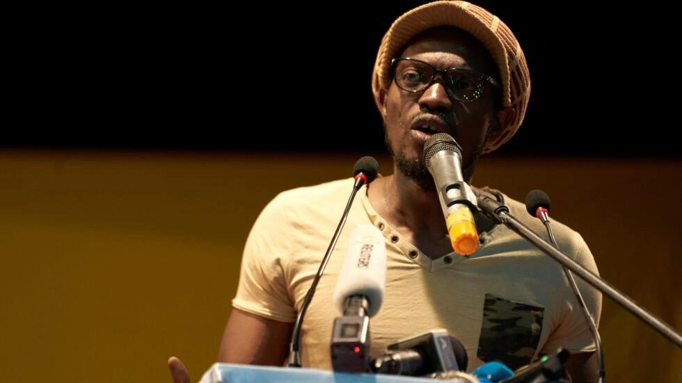 Mali: l'animateur radio Ras Bath gagne son procès, mais reste en prison