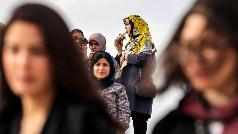 Iran: la police rétablit les patrouilles contre les femmes non voilées