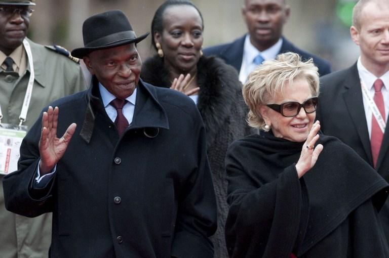 Me Wade de retour à Dakar avec son épouse, Viviane