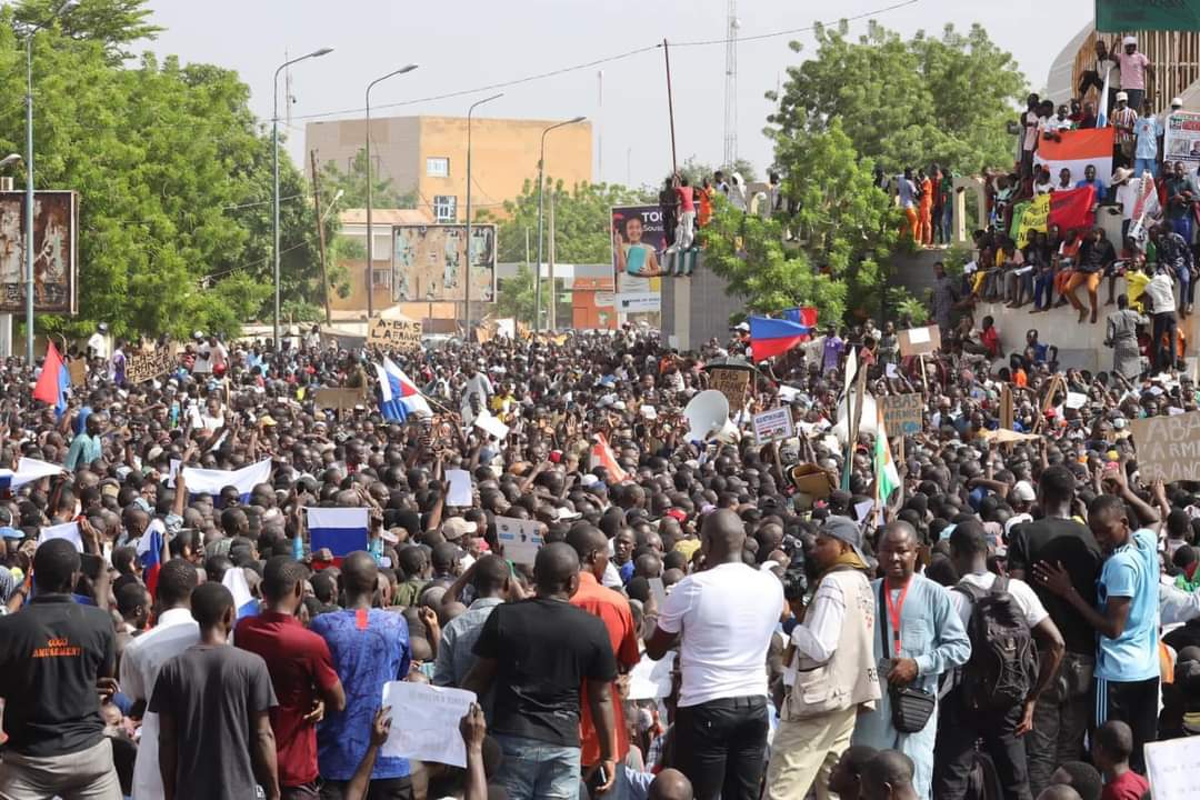 NIGER : Forte mobilisation des populations à Niamey contre la France et la CEDEAO