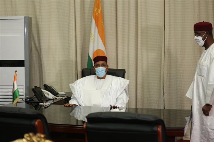 Niger: l'ex président Mohamed Bazoum de plus en plus isolé 
