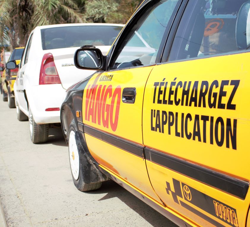 Un chauffeur de taxi Yango agresse une famille aux Maristes avant de disparaitre avec 5 téléphones