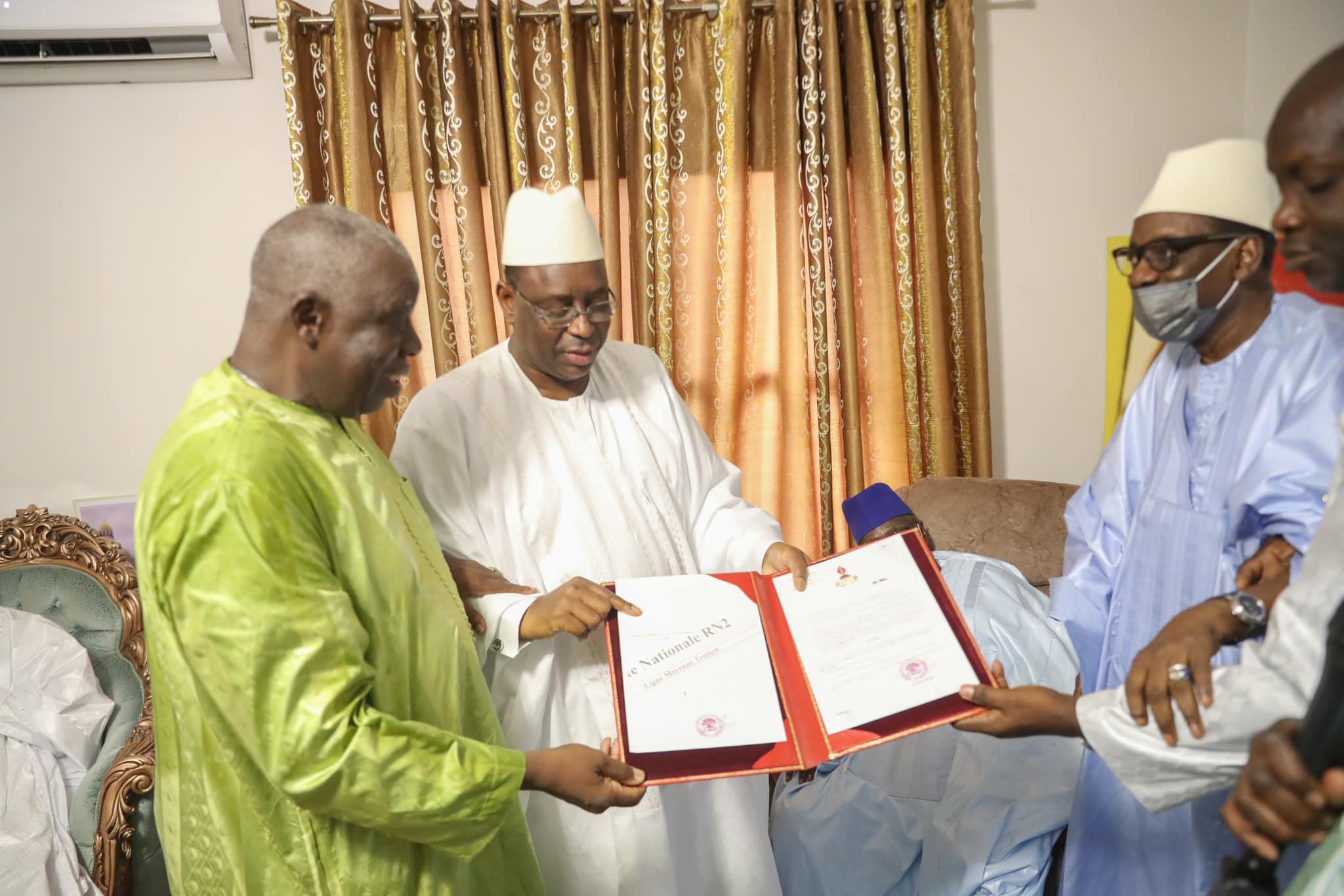 Tivaouane : DIOP SY offre 3500 m2  à Macky SALL