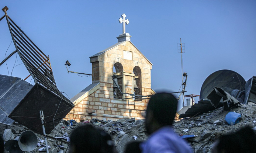 Gaza: 16 chrétiens palestiniens tués dans une attaque israélienne directe contre l’Église...