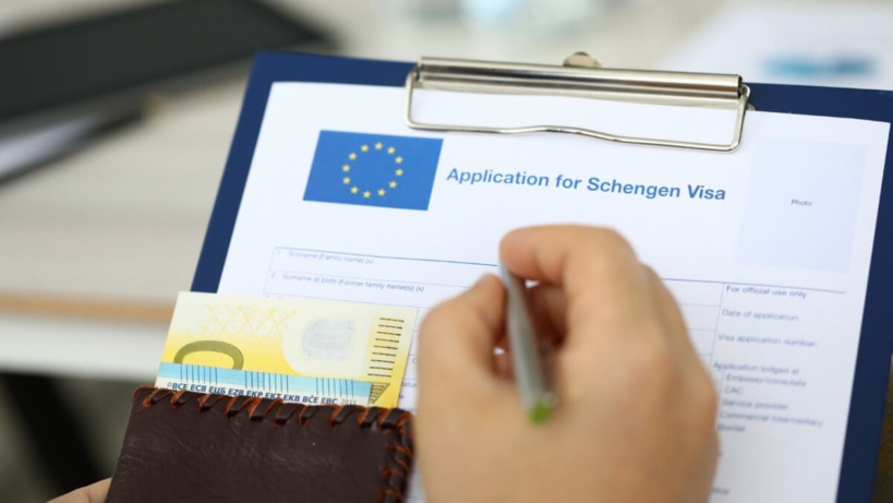 Demande de visa Schengen: vers l'abandon des rendez-vous au consulat et les vignettes-visa sur les passeports
