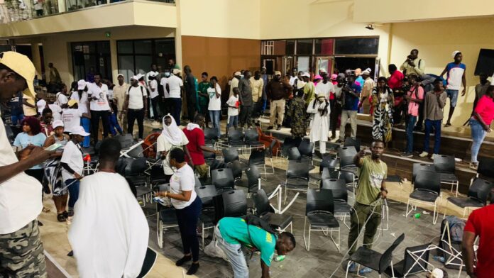  Siège de APR : Une cérémonie de remise de parrainages, vire au chaos