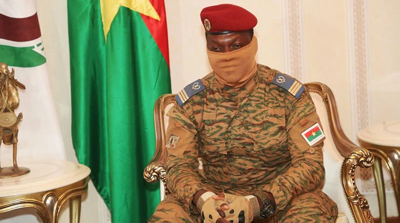 Burkina : trois ministres limogés