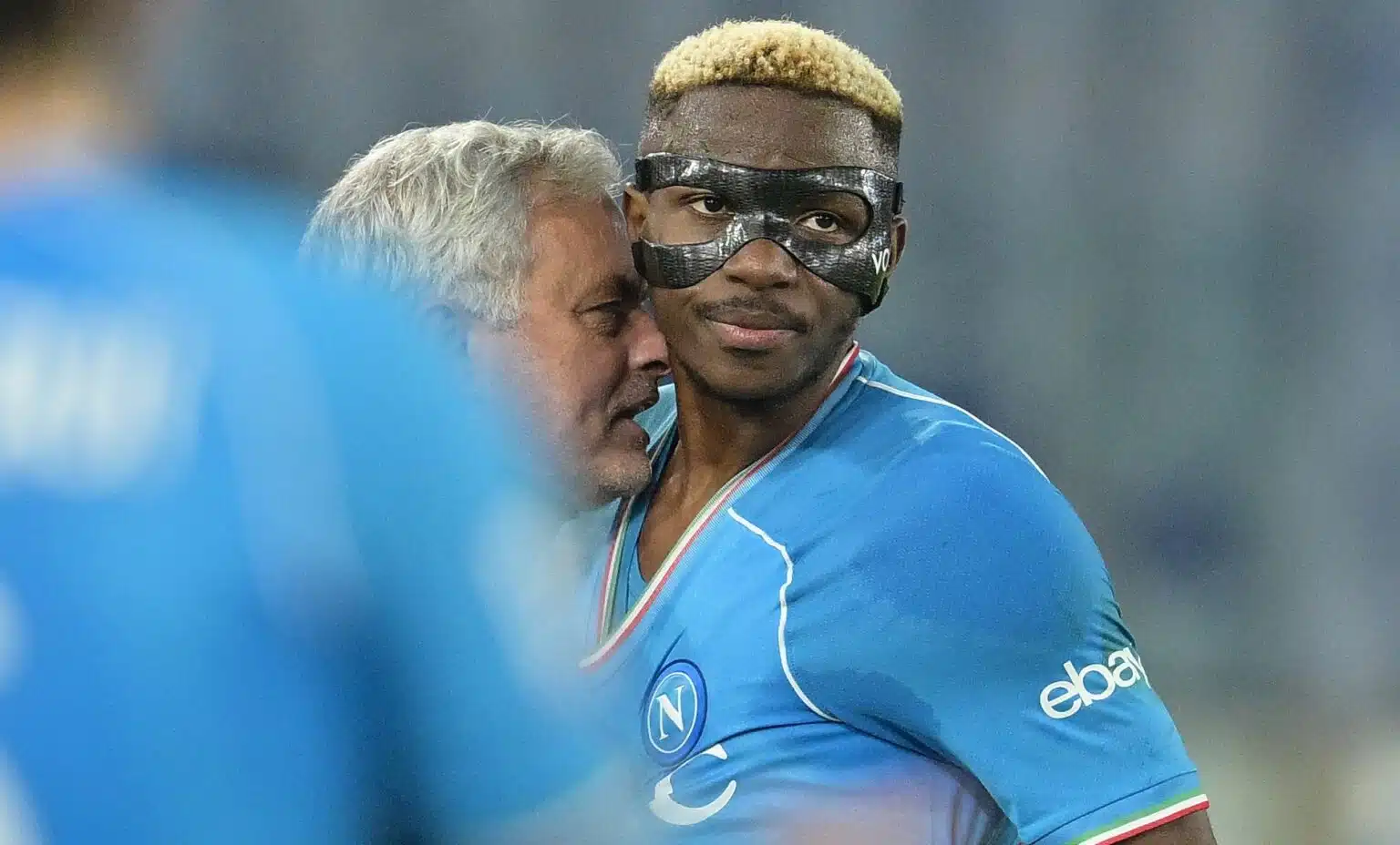 L’improbable câlin Mourinho-Osimhen !!