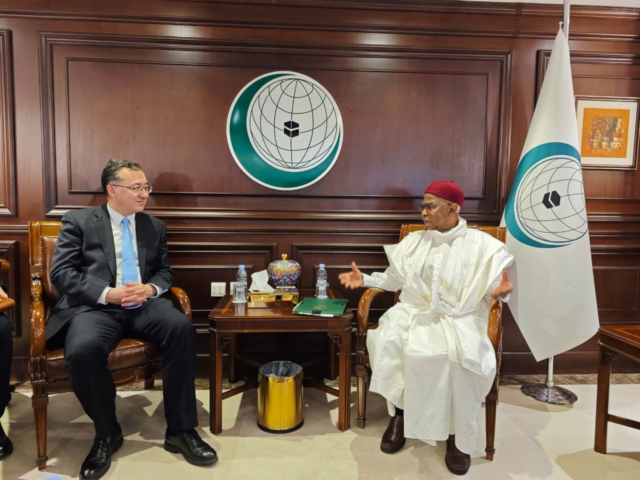 Djeddah : Le Secrétaire général de l'OCI reçoit le membre permanent du Comité du Parti communiste de la province chinoise du Xinjiang