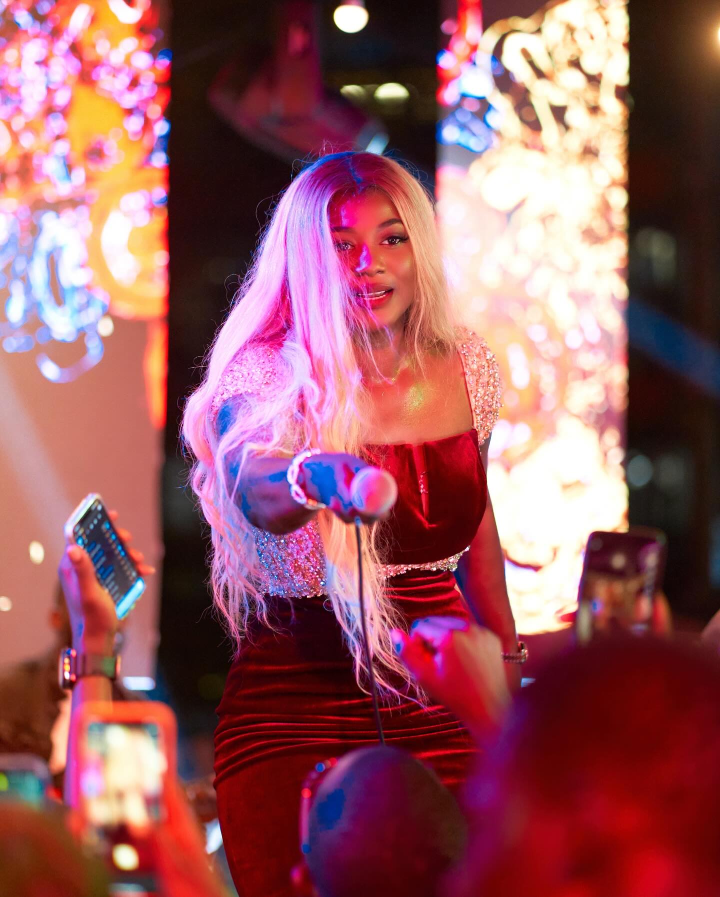 Apres les critiques, Mia Guissé change de code vestimentaire 