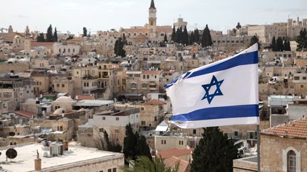 La signification du mot "se faire israéliser": «Prendre quelque chose qui ne vous appartient pas, puis prétendre sans vergogne que cela vous appartient..." 