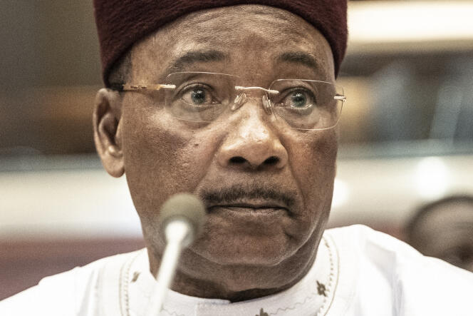 Niger: l'ambassadeur de France implique l'ex-président Mahamadou Issoufou dans le coup d'État