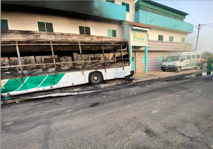 Fatick : Une école incendiée et son bus calciné, le propriétaire est de Pastef