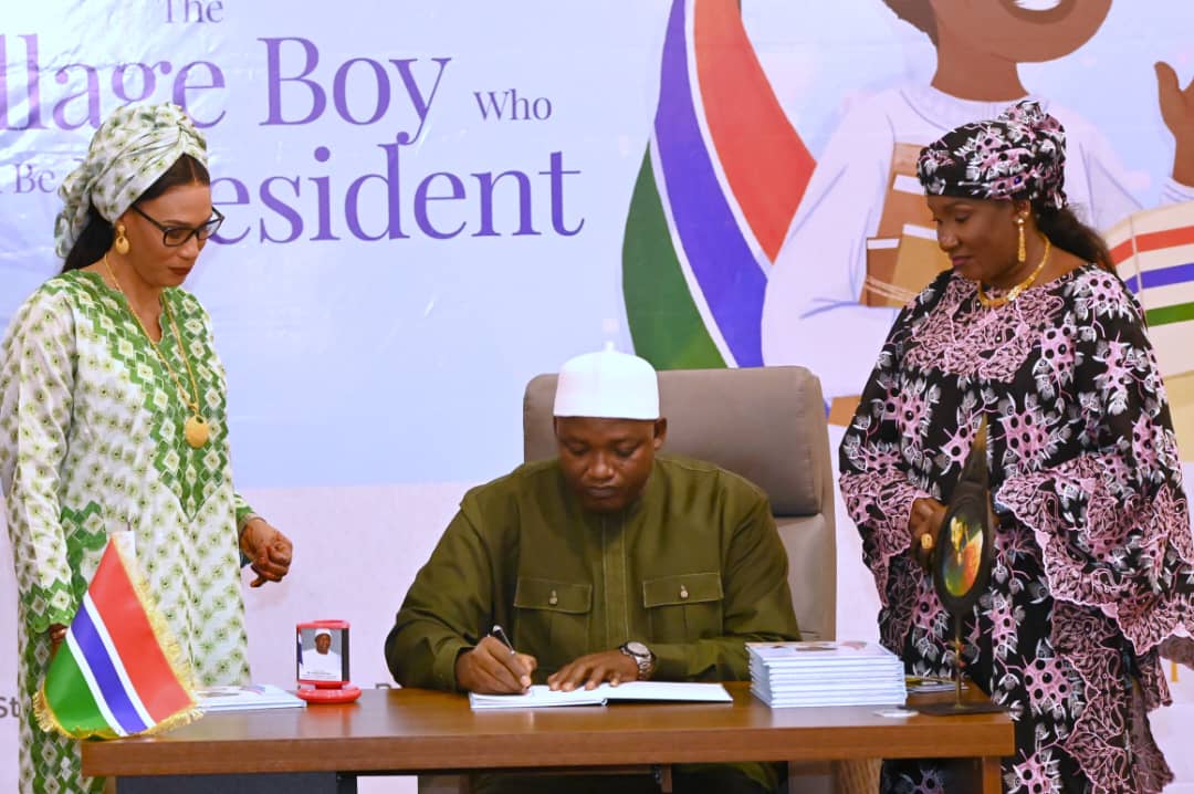 Gambie : Adama Barrow félicite Bassirou Diomaye Faye