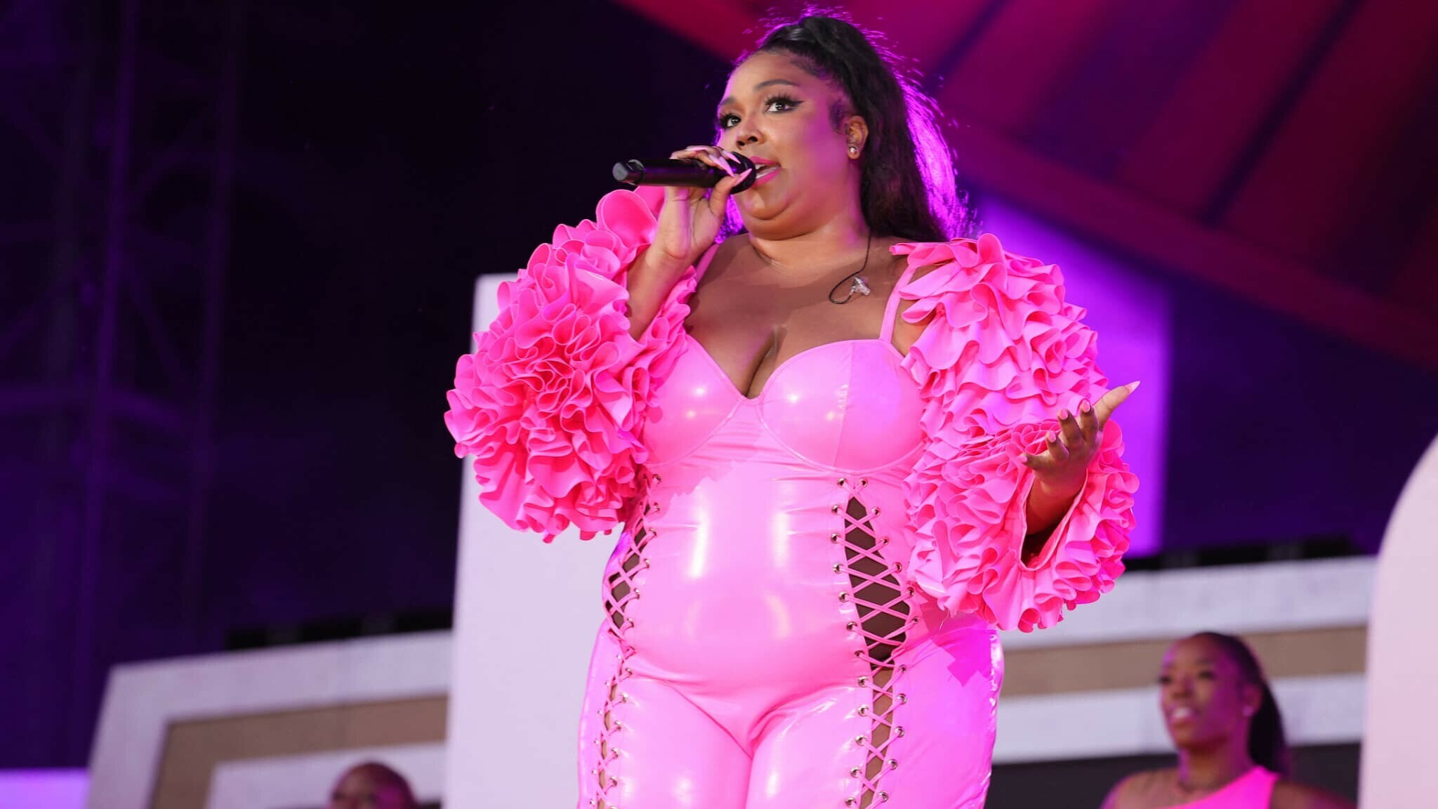  Lizzo annonce arrêter la musique : "J'en ai assez d'être traînée dans la boue"