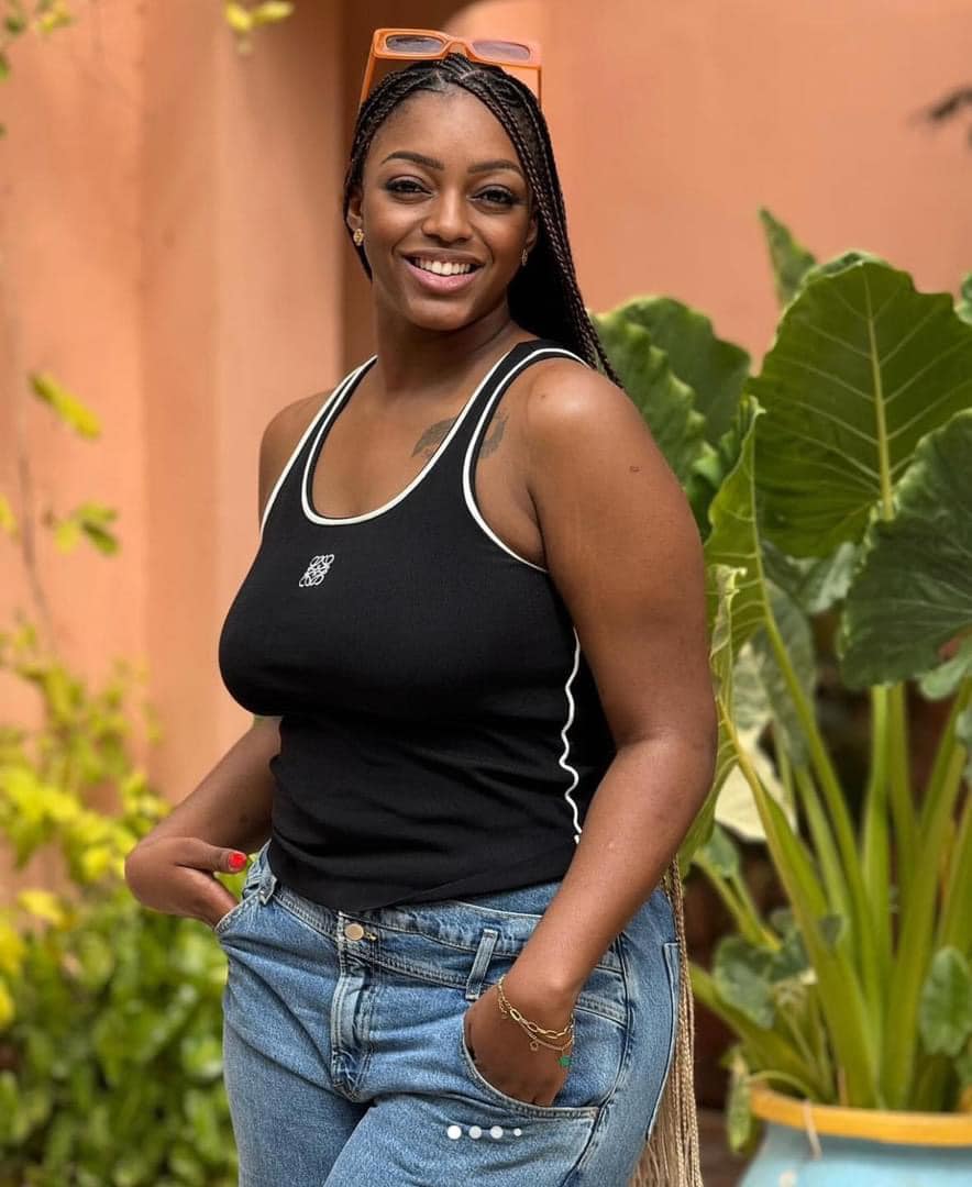 Entre Chic et Détente : Le Style Inimitable de Fabintou dans Baabel