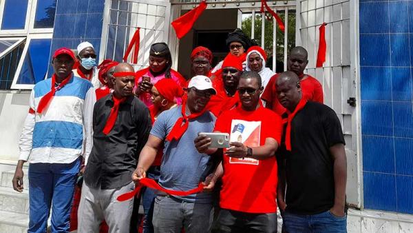 Alerte : Les Postiers du Sénégal entament une grève de la faim devant la Primature