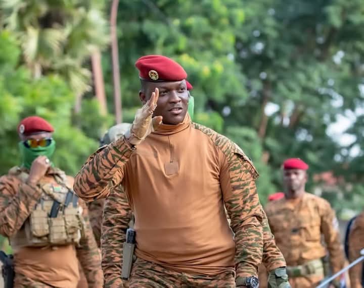 Tensions dans l’armée burkinabè : des officiers interpellés, soupçons de coup d’État