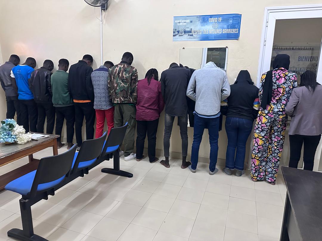 Mbour : une opération de police démantèle une présumée escroquerie liée à Qnet