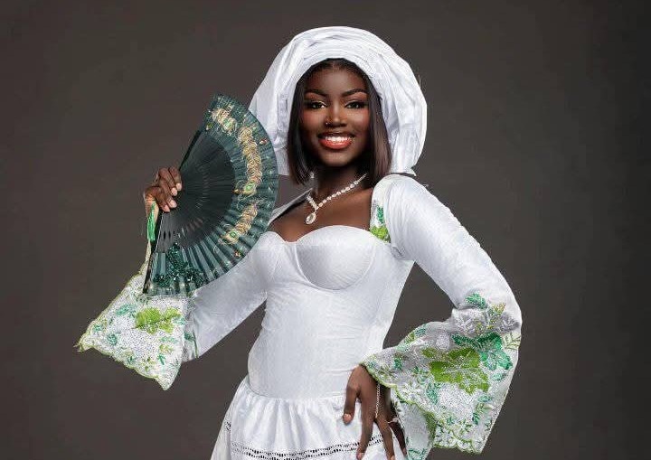 L’éventail de Fatou Ndiaye, l’accessoire parfait pour un été stylé