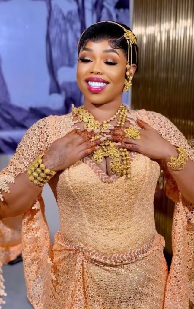 Touba : la vendeuse de « xessal » Mame Ndiaye exhibe bijoux et somptueuse demeure