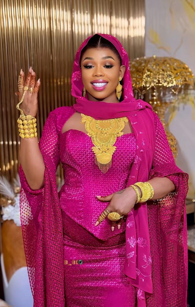 Touba : la vendeuse de « xessal » Mame Ndiaye exhibe bijoux et somptueuse demeure