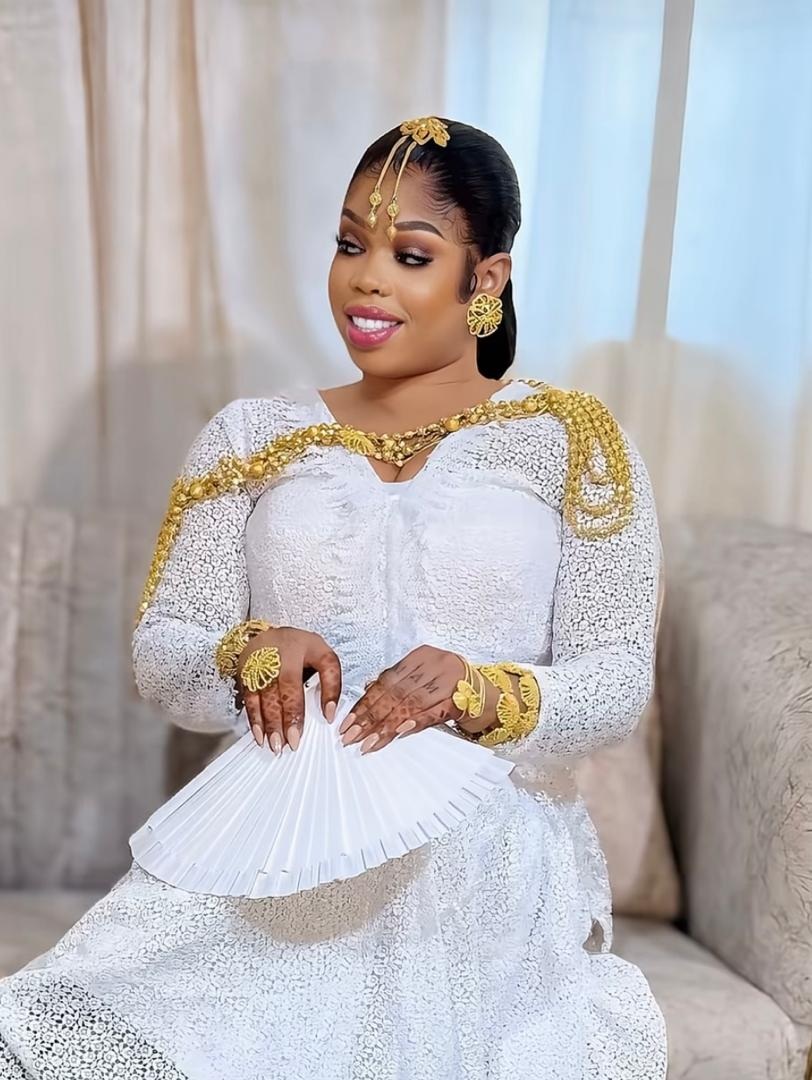 Touba : la vendeuse de « xessal » Mame Ndiaye exhibe bijoux et somptueuse demeure