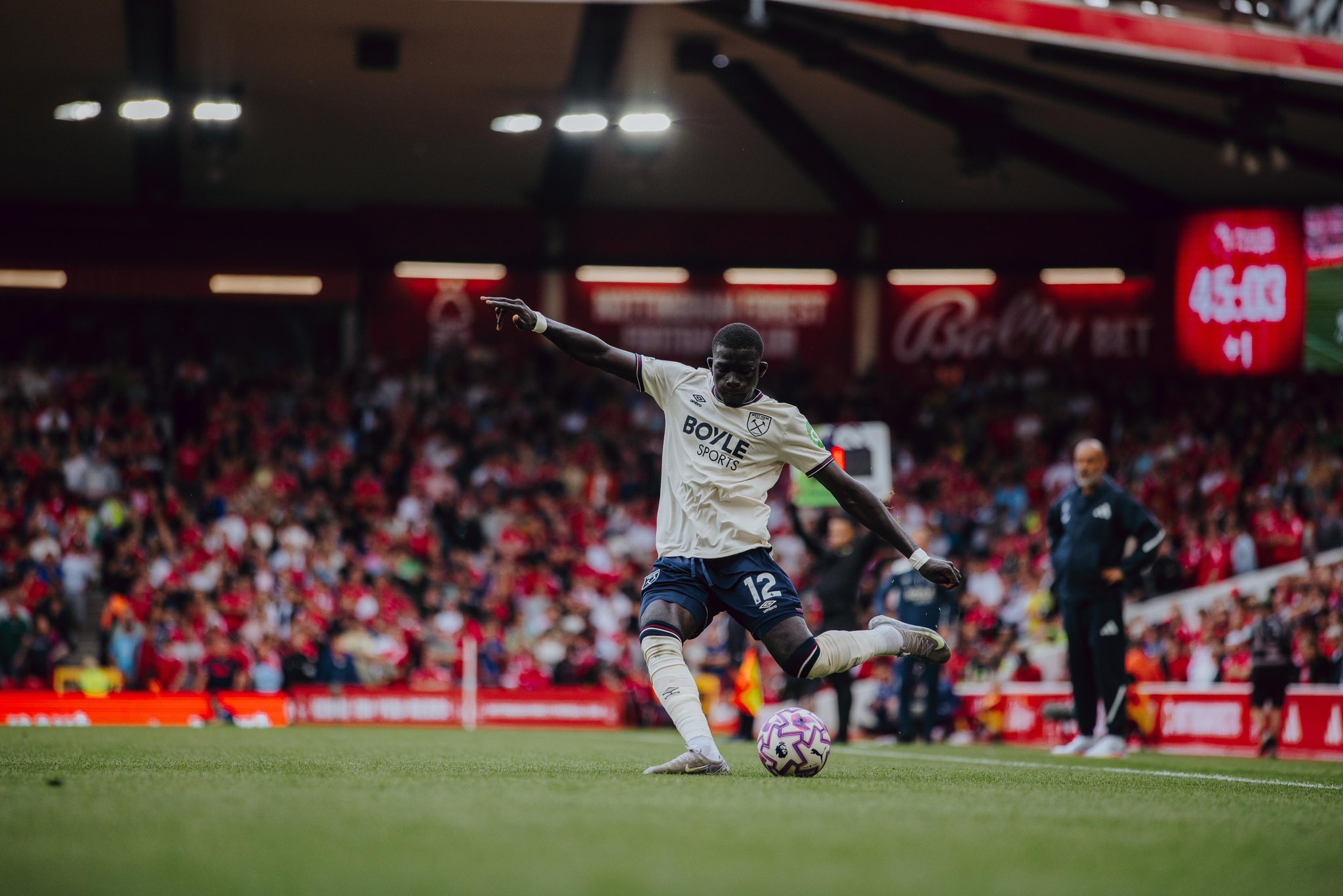 Premier succès pour West Ham : Diouf brille contre Nottingham Forest