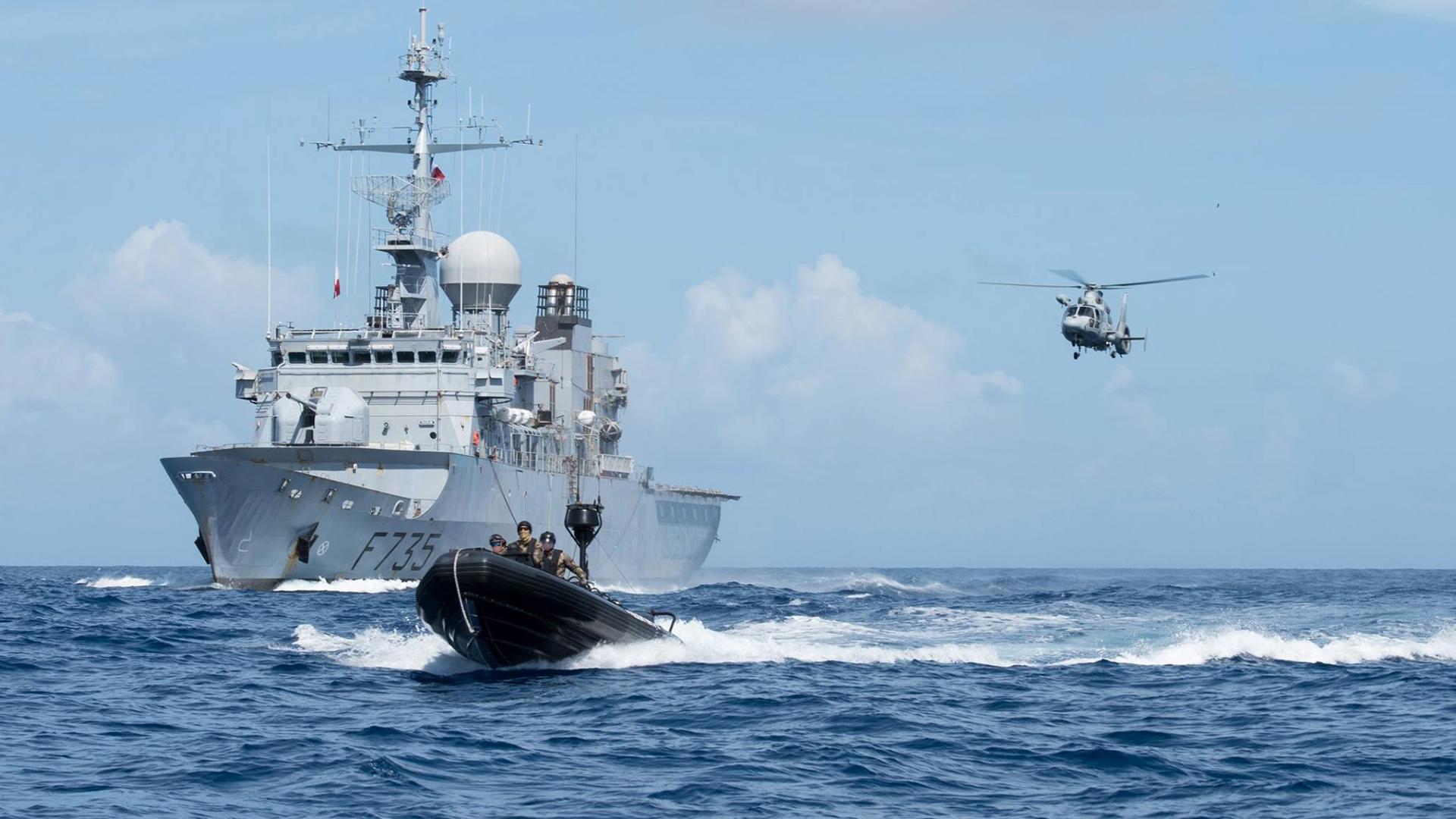 45 tonnes de drogues interceptées : la Marine française frappe fort au large de l’Afrique de l’Ouest