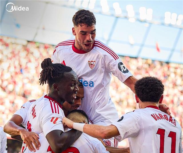 Liga : le Barça sombre à Séville (1-4) et cède la tête au Real Madrid