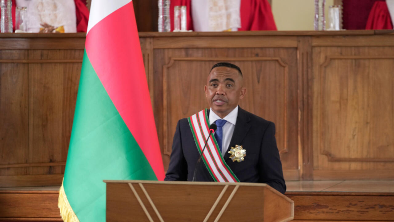 Madagascar : le colonel Randrianirina investi « président de la refondation » après la chute de Rajoelina