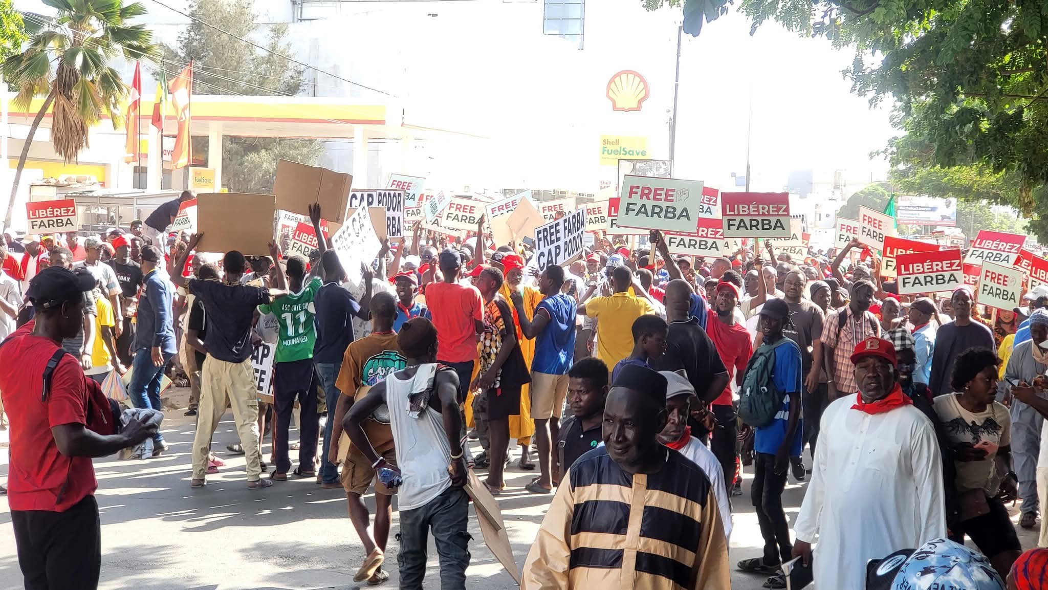 Mobilisation à Dakar : les partisans de Farba Ngom exigent sa libération