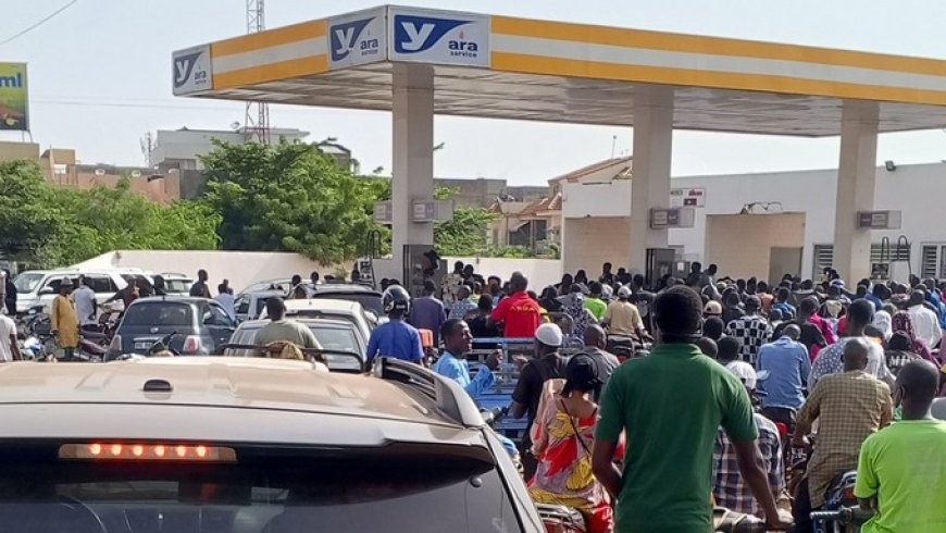  pénurie de carburant au Mali : Le gouvernement suspend tous les cours jusqu’au 9 novembre...