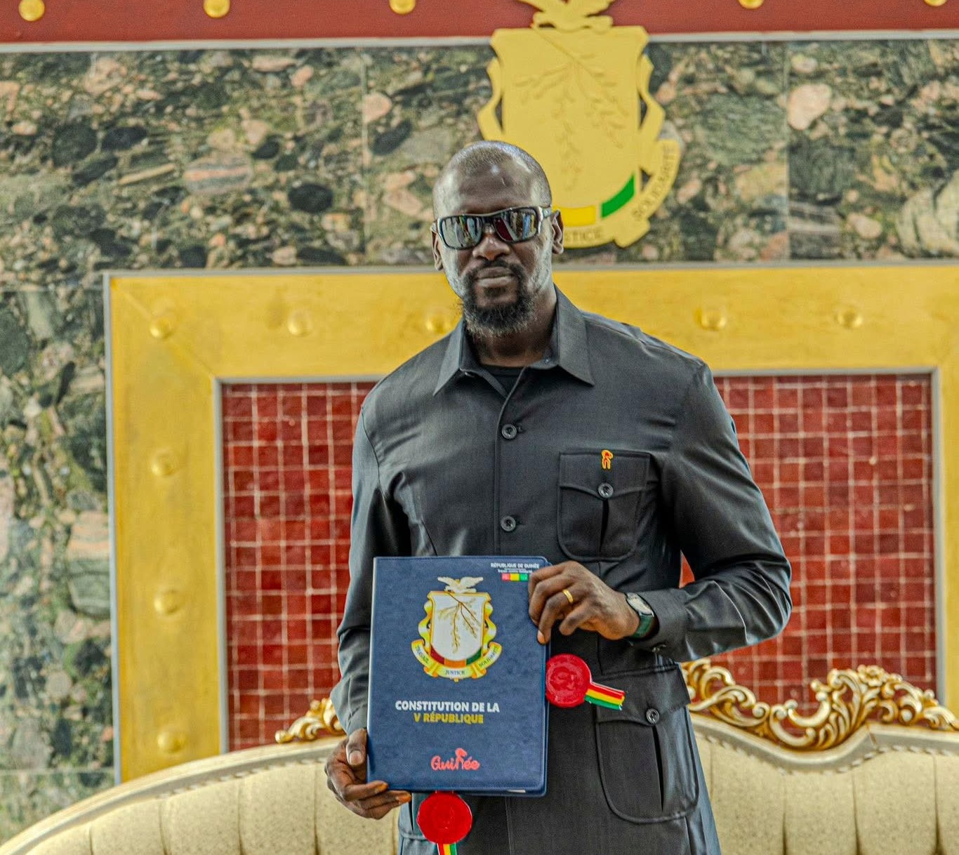 Guinée : Mamadi Doumbouya dépose sa candidature pour la présidentielle du 28 décembre