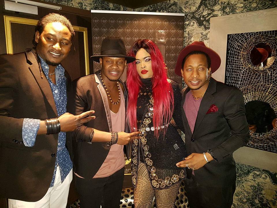 Photos: Déesse Major fait la noce à Paris !