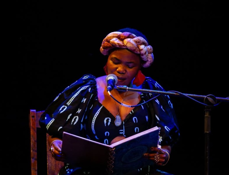 Zolani Mahola : la force féminine qui soigne par la musique