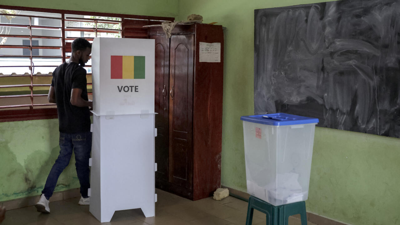 Présidentielle en Guinée : 6,7 millions d’électeurs appelés aux urnes pour un scrutin de sortie de transition