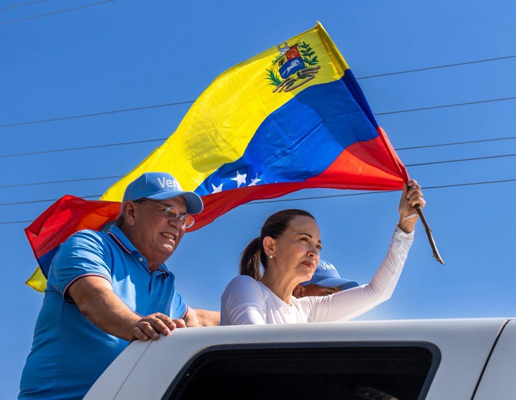 Venezuela : après l’enlèvement de Nicolás Maduro, María Corina Machado appelle à la prise de pouvoir et à la transition démocratique