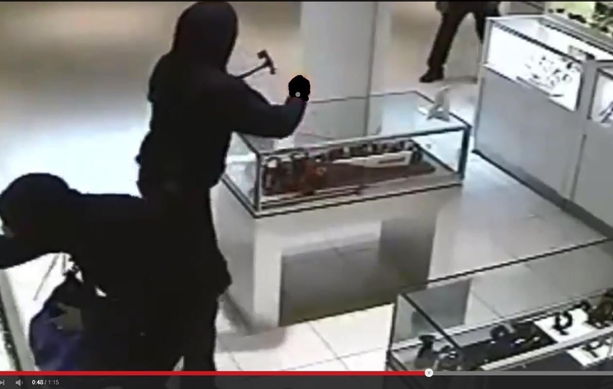 Cambriolage spectaculaire à Tivaouane : un commando armé vide un coffre-fort de 100 millions 