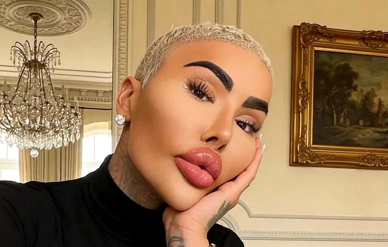 120 000 euros pour ressembler à Kim Kardashian : le destin tragique Jordan James Parke