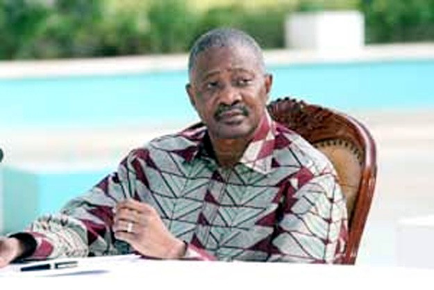 Le général Amadou Toumani Touré, discret à Dakar
